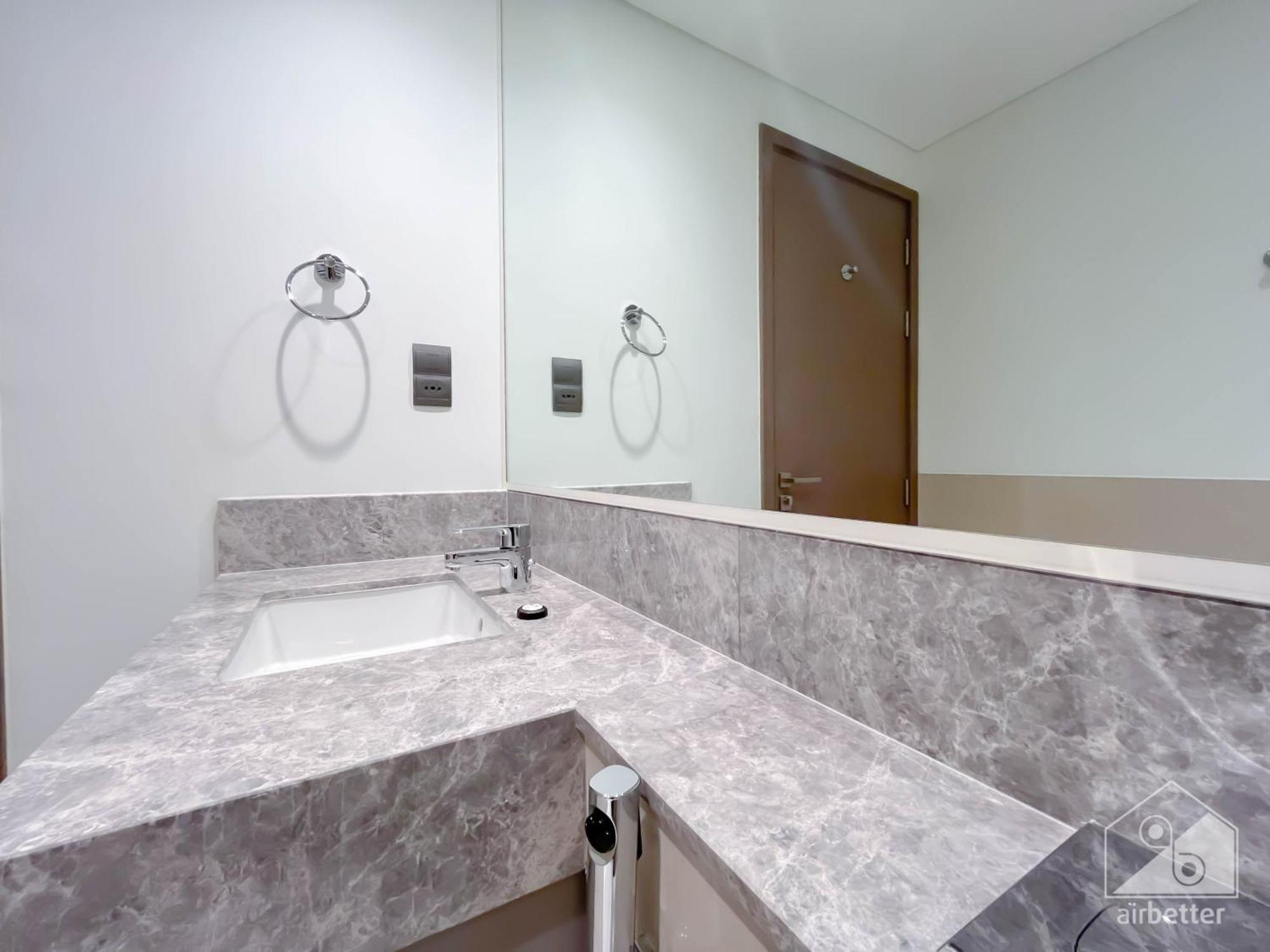 Luxurious 1b With Breathtaking Views Downtown *